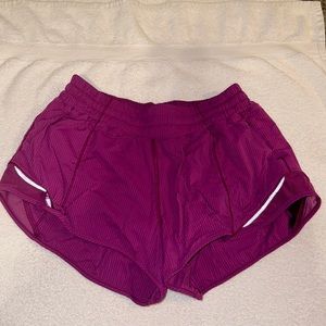 Lulu Lemon Hotty hot shorts 2.5 inch